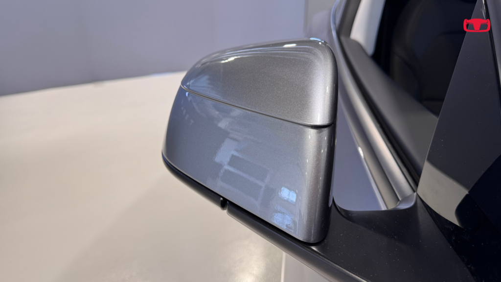 Nuova Tesla Model Y 2025 Juniper Vittuone - specchietti