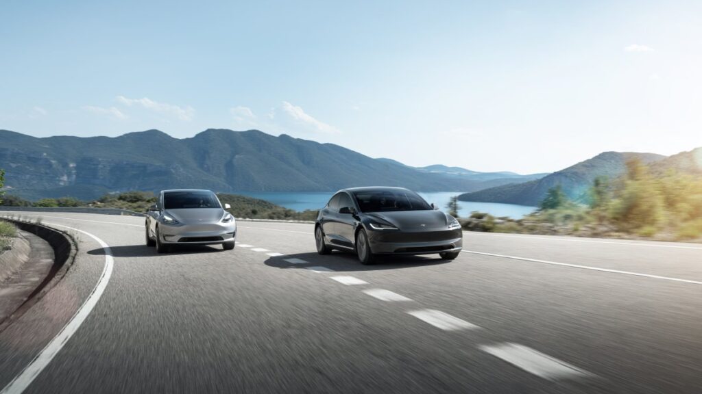 Tesla Update 2025.38.3