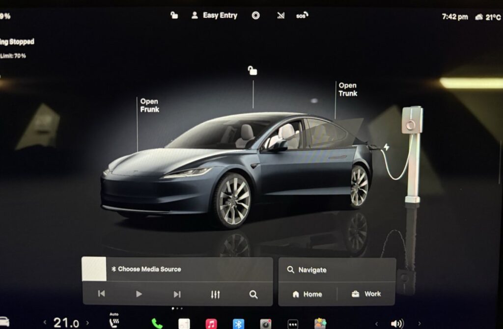Tesla Update 2025.38.3