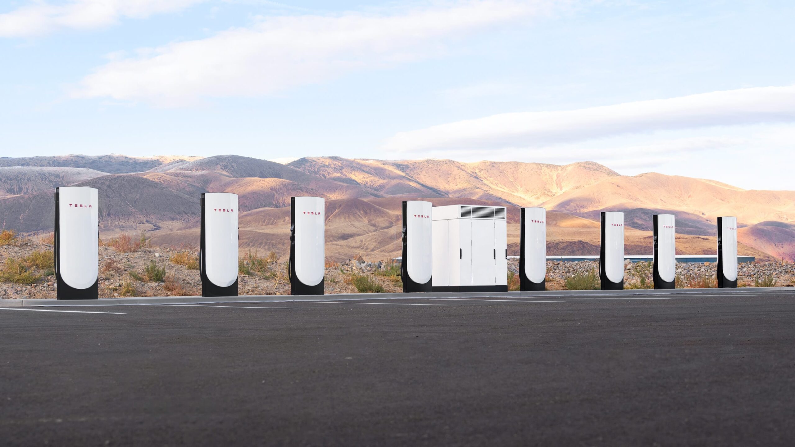 Supercharger Tesla: stazione di ricarica, foto ufficiale di repertorio