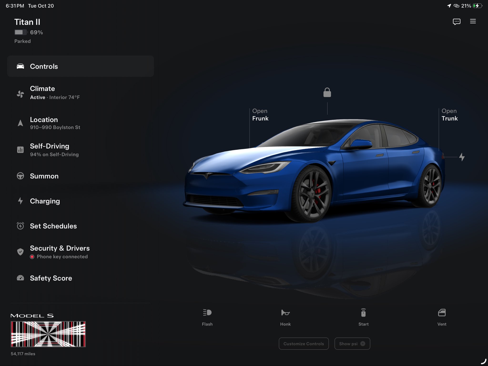 App Tesla su iPad: menu laterale e visualizzazione del veicolo