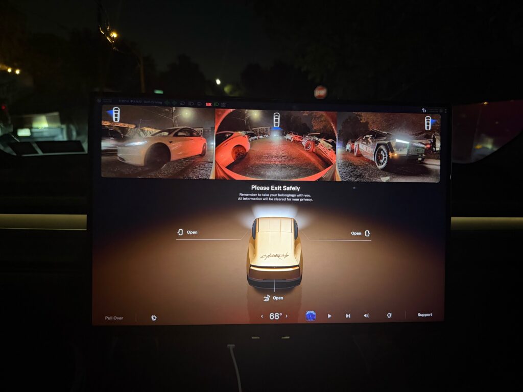 Cybercab: tre viste delle telecamere nella schermata di arrivo